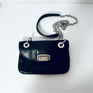 B. MAKOWSKY Crossbody Black Pebbled Leather Handbag A93872 W Chain Strap VGC